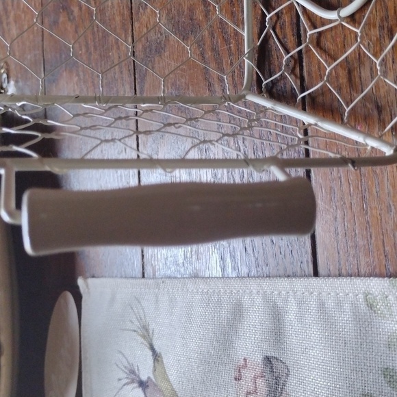 4@30.00 or 22.00 Home Decor/Wire Baskets - Picture 7 of 16